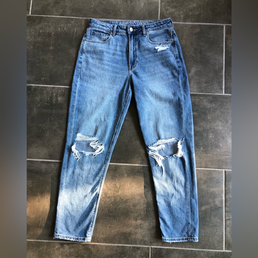 American Eagle, 6 regular, ripped mom jeans